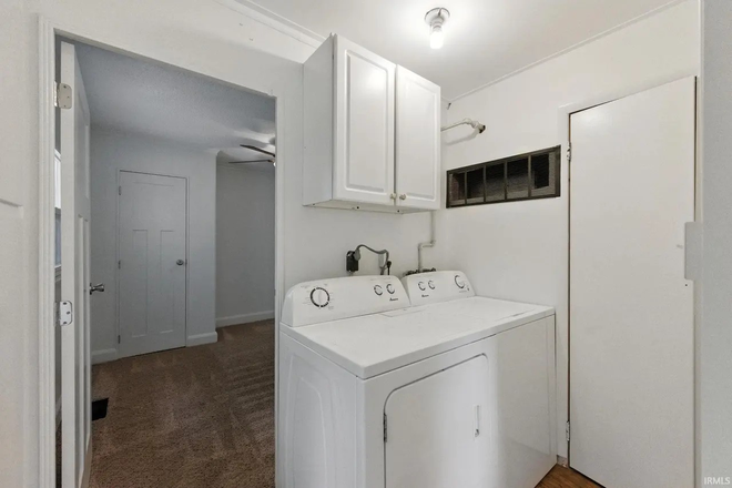 Washer & Dryer *included* - Cute Grant Street Home, close to schools and campus, available NOW