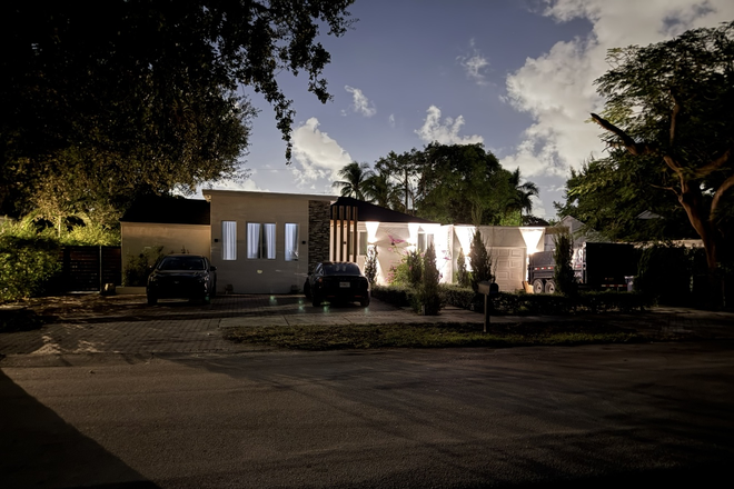 Street view - Modern Studio for UM students - Close to Campus - Walkable distance Apartments