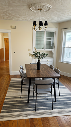 . - Sunny and spacious 2.5 bedroom apartment in Oak Square