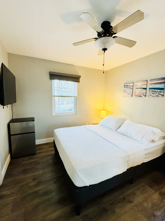 Bedroom - Furnished room in shared 3BR home-4th Ave-Hamilton