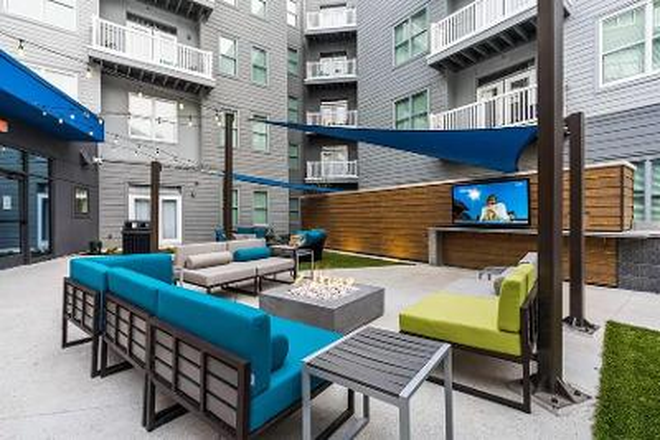 Court Yard - Bixby Kennesaw Apartments