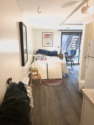  - Harvard Sq, Separate entrance/unit, Outside garden with patio Townhouse  -walk to Harvard Sq and all