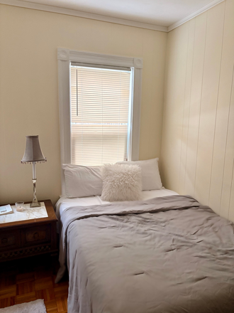 Bed with side table - Sunny Summer Sublet Near Tufts & Harvard Apartments
