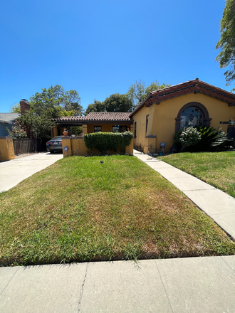 Front of House - Warm & Welcoming Quaint Room in a Spanish-Style House - Central to all LA Hospitals