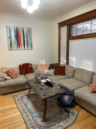 Living Room - Spacious 5 Bedroom Duplex - Easy Walk to Campus! Duplex