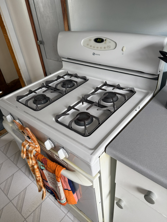 Stove and Self cleaning Oven - 2nd & 3rd Floor of two family house close to campus - No Fee June 2026
