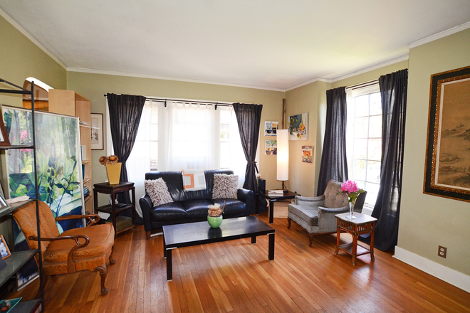 Living area - Cottage close to campus House