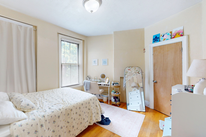 Bedroom #1 - Spacious 3 Bedroom Near ISEC!!