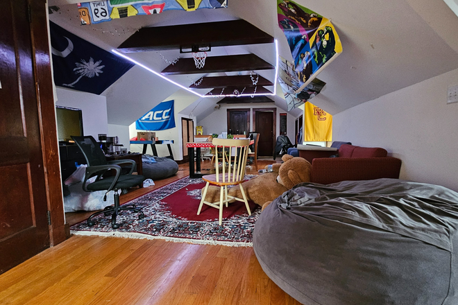 loft - Spacious house with large rooms and common areas for 2027 Move in