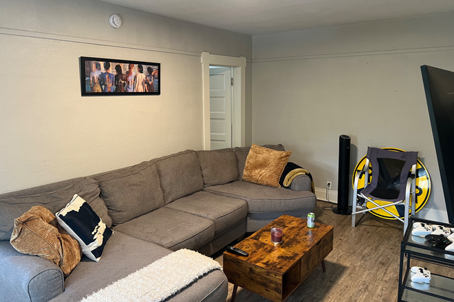 Living room - 2 Bedroom Apartment on Second Floor. Close to Campus.