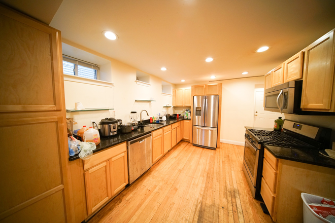 Kitchen - Great BU Location!! Spacious 6 Bed 2 Bath Triplex