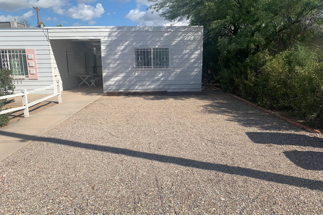 Outside street view - Charming Stand-Alone Studio in Midtown Tucson – Private, Updated, and Convenient! Apartments