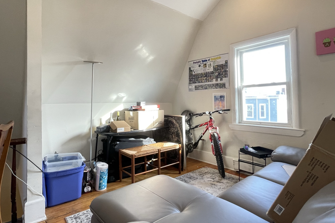 1 - SEPT 2025 - Cozy 3 Bed 1 Bath w/ Laundry in Apartments Unit!