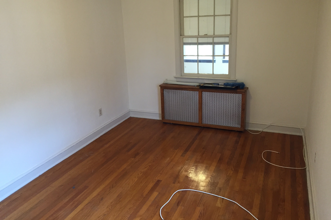 Bedroom - 4504 MacArthur Blvd NW - Foxhall; Metro Bus direct to campus; walking distance Apartments