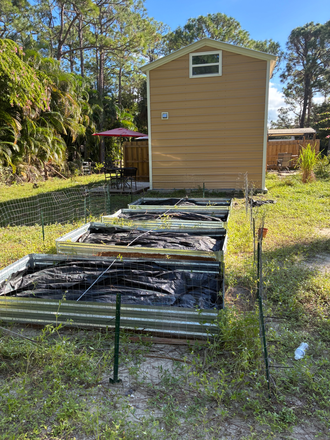 Fenced in garden area to use behind Tiny House - Jupiter studio rentals 4 miles west of FAU Jupiter :Tiny house $1000/mo. Trailer studio $900/mo.