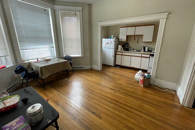 Hub Realty - Mission Hill, large two bedroom, front street views, freshly painted, on the green line T Apartments
