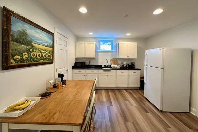 Kitchen area - Great Old Town location with one bedroom available Duplex