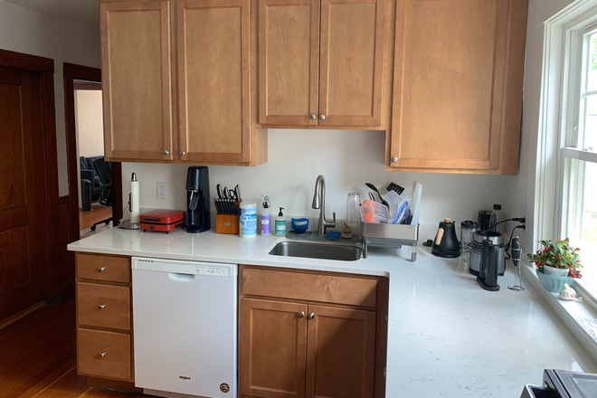 Kitchen - Spacious 2-Bedroom Apartment