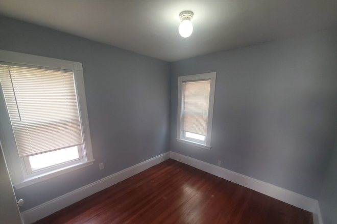 apartment - Umass/JFK/  3 bedroom Apartments