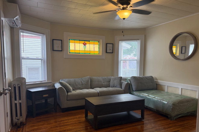 Living room - Near South Orange Ave and Close to Campus Apartments