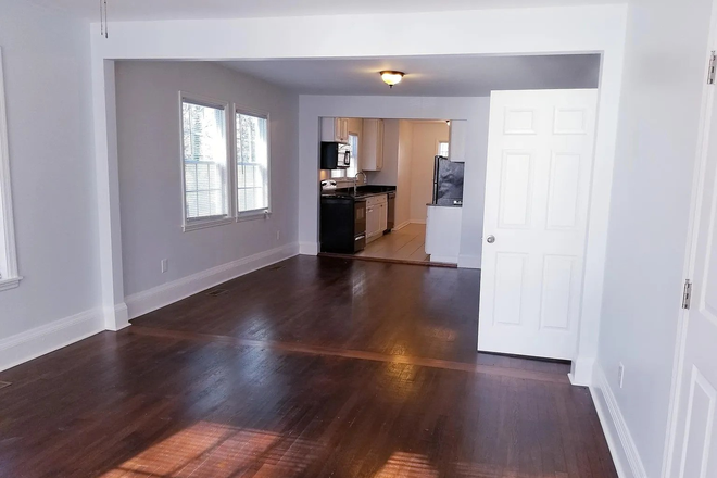 Living Room - Charming 2-Bedroom Apartment in the Heart of Durham