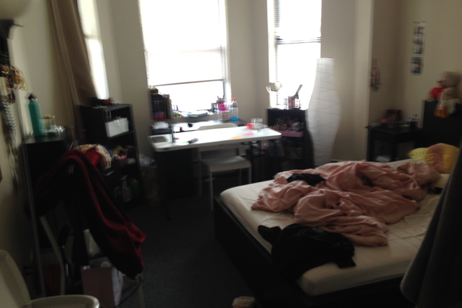 Call call or text Arezou at 617-584-7817 - BEACON ST LARGE 3 BED IN KENMORE SQ. BROWNSTONE! H&HW INC!NO BROKER FEE Apartments