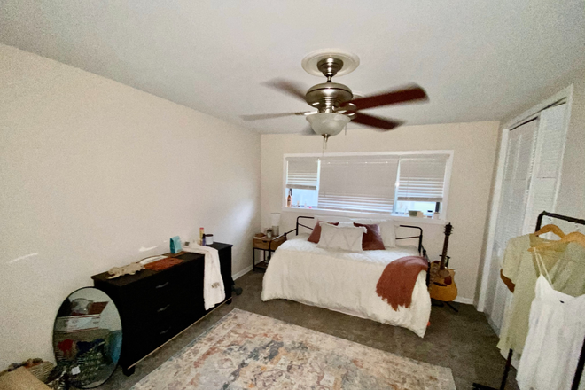 Bedroom - South Side home just a short walk to campus