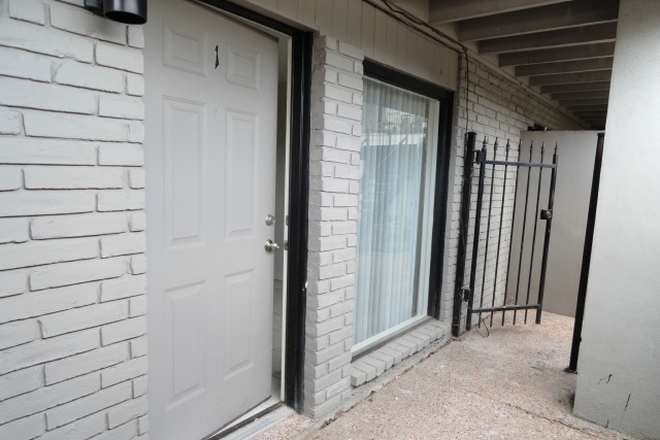 Front door/patio gate - Small one-bedroom ; one-bath unit; 15 minute bicycle ride to campus (2.5 miles). Apartments