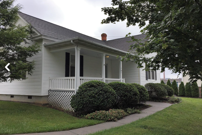 Outside front yard - House next to the Edge