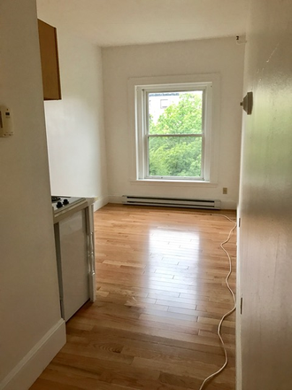 Hub Realty - Bright studio, in a great location on the green line T Apartments