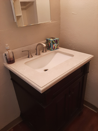 Bathroom - Cleveland heights, 2 bedrooms all appliances and Central Air!