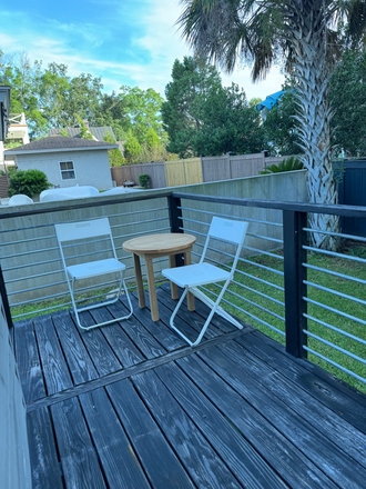 Deck table and chairs - Furnished studio apartment