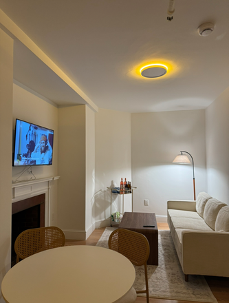 Living room - 91 Westland Ave Newly Renovated Unit (2BR 1BA) Apartments