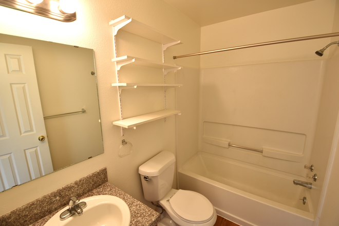 Bathroom - 985 30th (2BR/1BA) Apartments