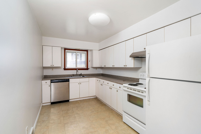 kitchen - 1 Bedroom apartment on Pierson Place