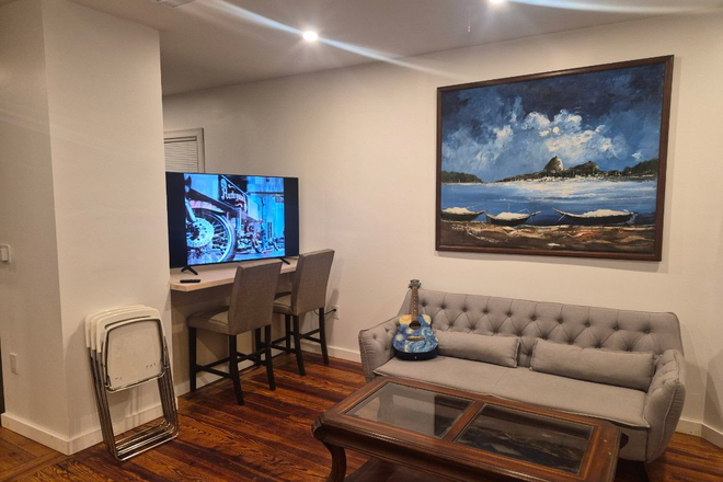 common area/living room - SHARED APARTMENT THREE ROOMS FOR RENT