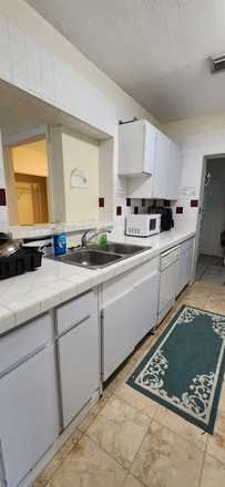 Common Areas - Kitchen - Family House - 5 bed/5 bath (1 Bed available starting Jan 26) Near to Campus - $1,200 / 305.815-2356