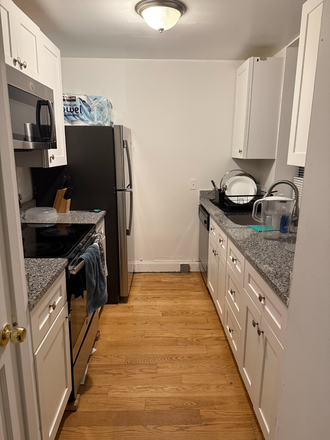 kitchen - 3 to 4 Month Room Near Northeastern Apartments