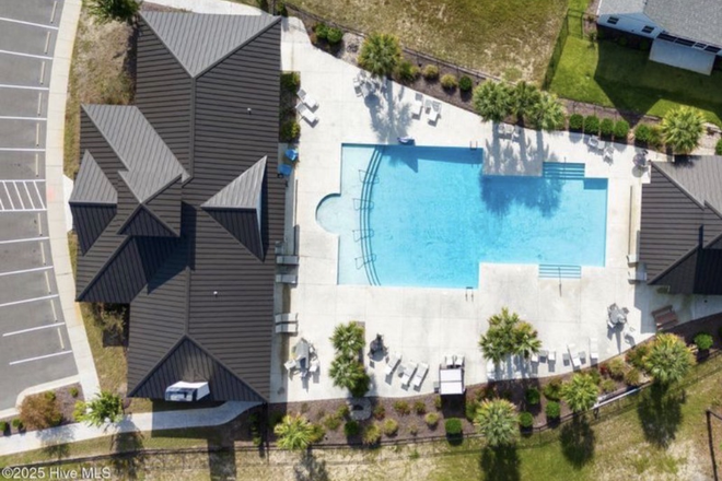 Community pool - BRAND NEW Townhouse -pool, tennis, gym. Waterfront community!