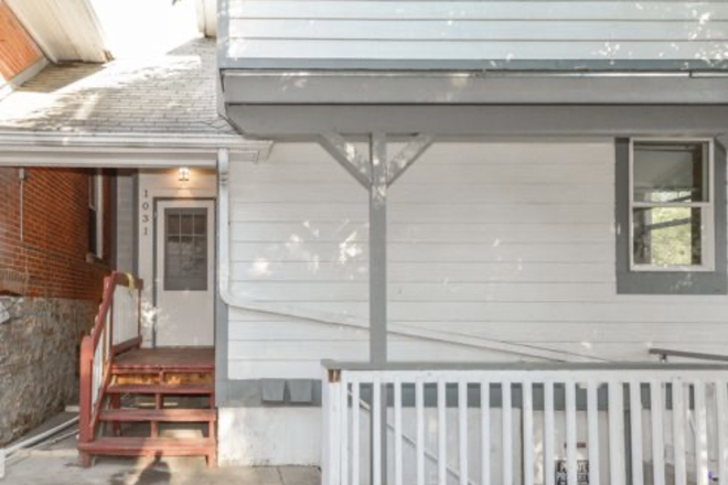 Entrance to unit - Candyland House