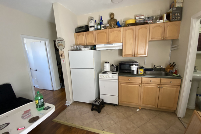 Kitchen - Available Jan 1, 2 bed right on Huntington Ave! Apartments