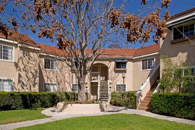 Apartment - Berkeley & Columbia Court Apartments