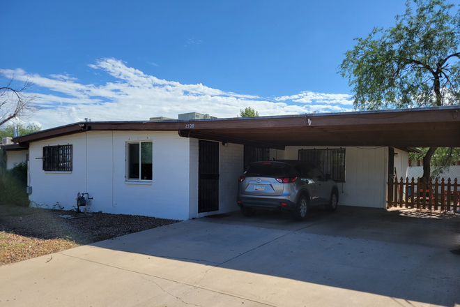 Front - Spacious 2 bedroom with private yard Triplex