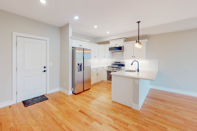3 - BEAUTIFULL LUXUXURY RESIDENCE 3 BED 2 BATH Apartments