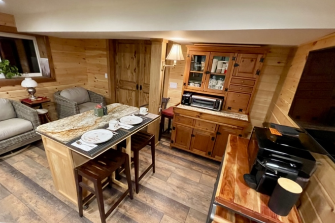 Kitchen dining area open concept - Columbia MD Private Entrance Apartment. Large Yard/Backs up to Open Space. Close to Baltimore.