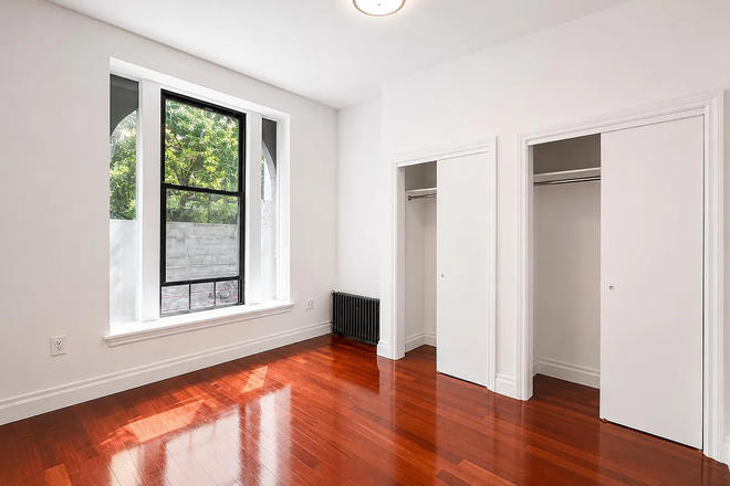 Bedroom - Large bedroom in Upper West Side Apartments