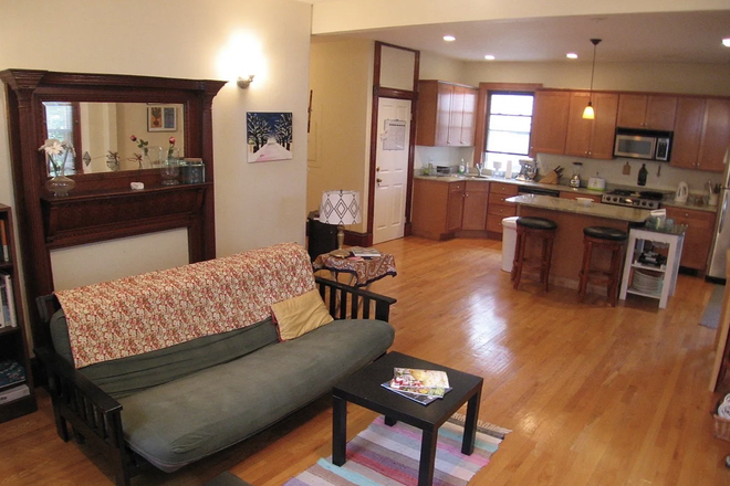 Living room / kitchen - Close to T Stop! (8/01)