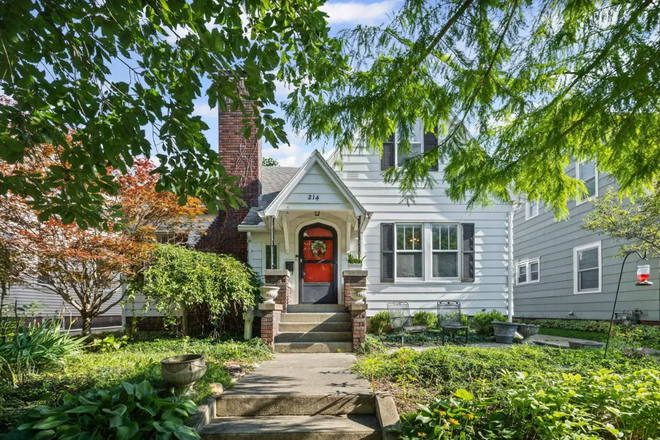 Street View - 214 Connolly St-Close to campus House