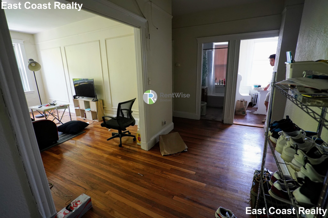 1 - SEPT 2026-Charming Cleveland Circle 2 Bed, Elevator, H/HW inc. NO FEE! Apartments