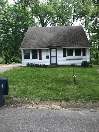 Front of House - Spacious 4-Bedroom Home Near Eastern Connecticut State University